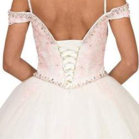 💲Sale💲 OFF SHOULDER BEADED LACE BODICE GOWN 💗 - Picture 4 of 8